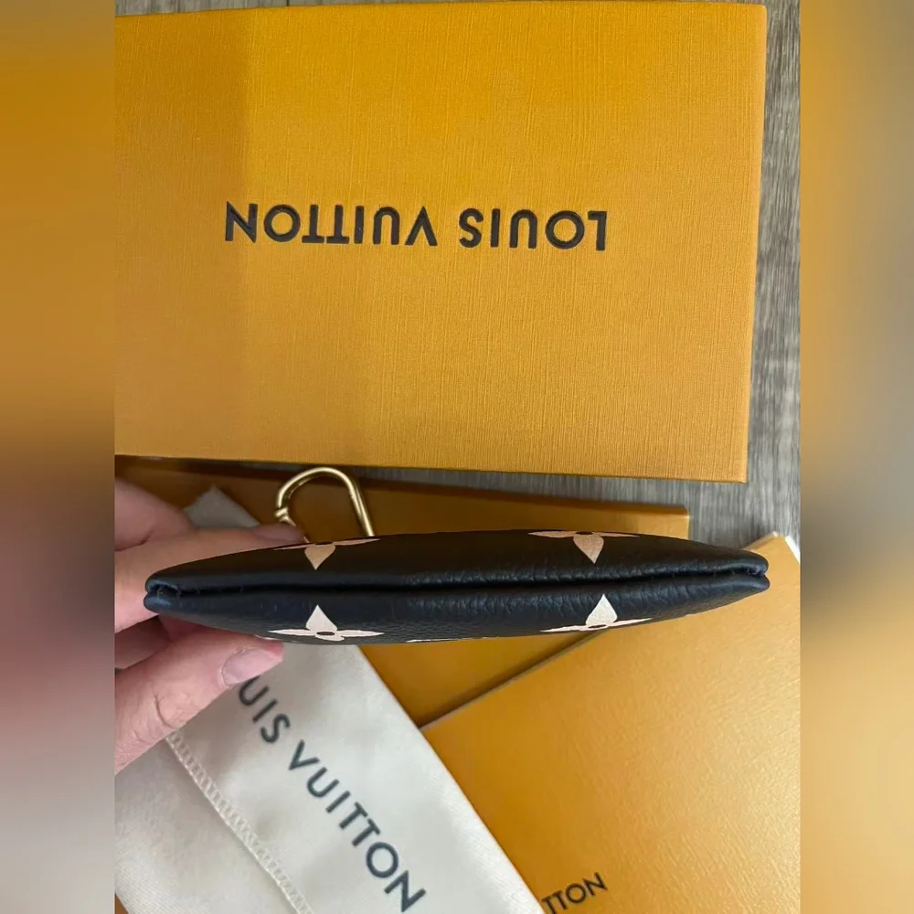 Louis Vuitton Key Pouch - Picture 8 of 11